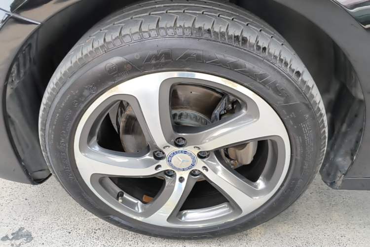 Used Mercedes-Benz E-Class 2017 E 200 L Sport 4MATIC Left Front Wheel Hub