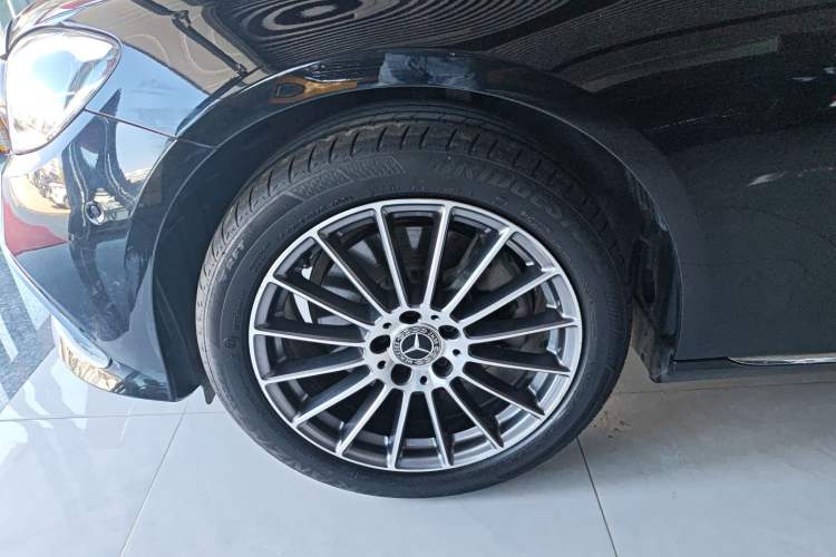 Used Mercedes-Benz E-Class 2017 E 200 L 4MATIC Left Front Wheel Hub