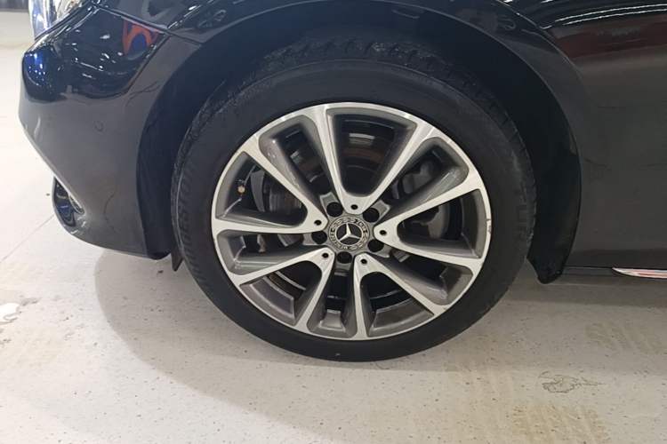 Used Mercedes-Benz E-Class 2017 E 200 L 4MATIC Left Front Wheel Hub