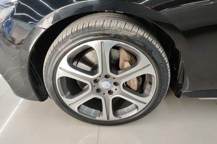 Used Mercedes-Benz E-Class 2017 E 320 L Sport 4MATIC Left Front Wheel Hub