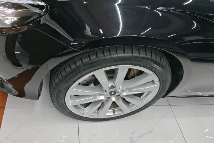 Used Mercedes-Benz E-Class 2017 E 320 L 4MATIC Left Front Wheel Hub