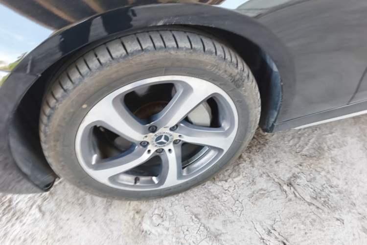 Used Mercedes-Benz E-Class 2017 E 300 L Sport Luxury Edition Left Front Wheel Hub