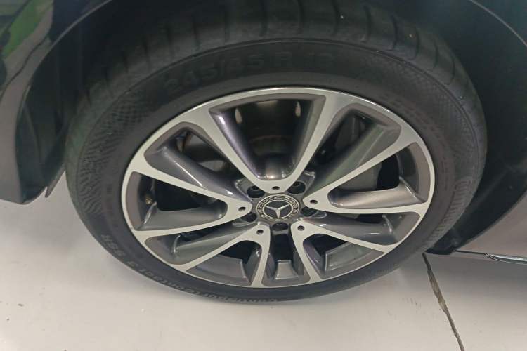 Used Mercedes-Benz E-Class 2017 E 300 L Luxury Model Left Front Wheel Hub