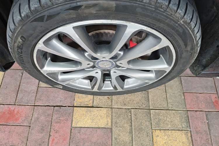 Used Mercedes-Benz E-Class 2017 E 200 L Sport 4MATIC Left Front Wheel Hub