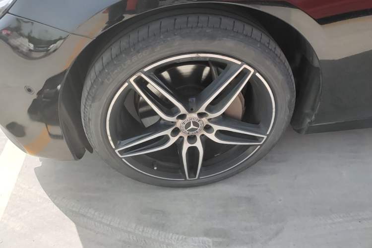 Used Mercedes-Benz E-Class 2017 Restyled E 300 Sport Edition Left Front Wheel Hub