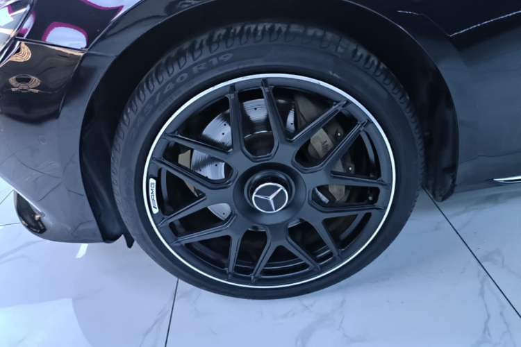 Used Mercedes-Benz E-Class 2017 E 320 L 4MATIC Left Front Wheel Hub