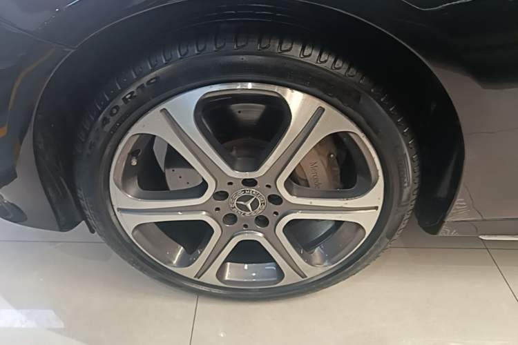 Used Mercedes-Benz E-Class 2017 E 320 L Sport 4MATIC Left Front Wheel Hub