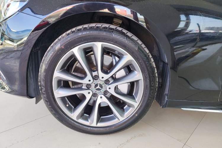 Used Mercedes-Benz E-Class 2017 E 300 L Sport Luxury Edition Left Front Wheel Hub