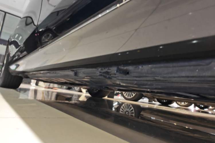 Used Mercedes-Benz E-Class 2017 E 300 L Luxury Model Left Side Sill