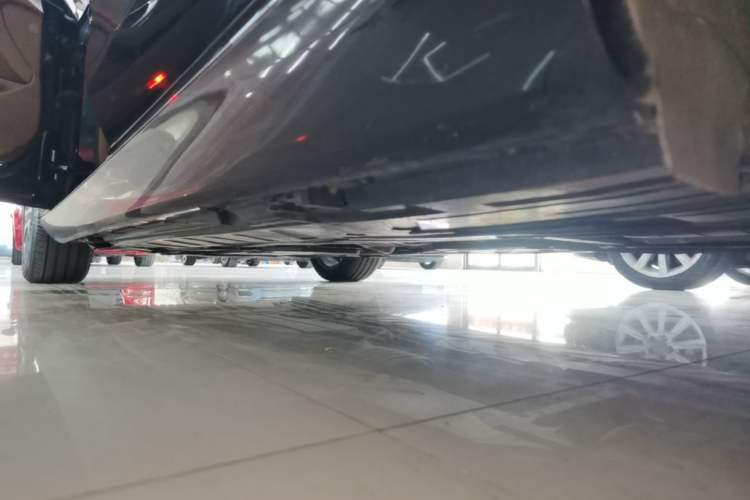 Used Mercedes-Benz E-Class 2017 E 300 L Luxury Model Left Side Sill
