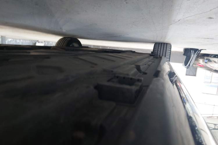 Used Mercedes-Benz E-Class 2017 E 300 Sport Edition Left Side Sill