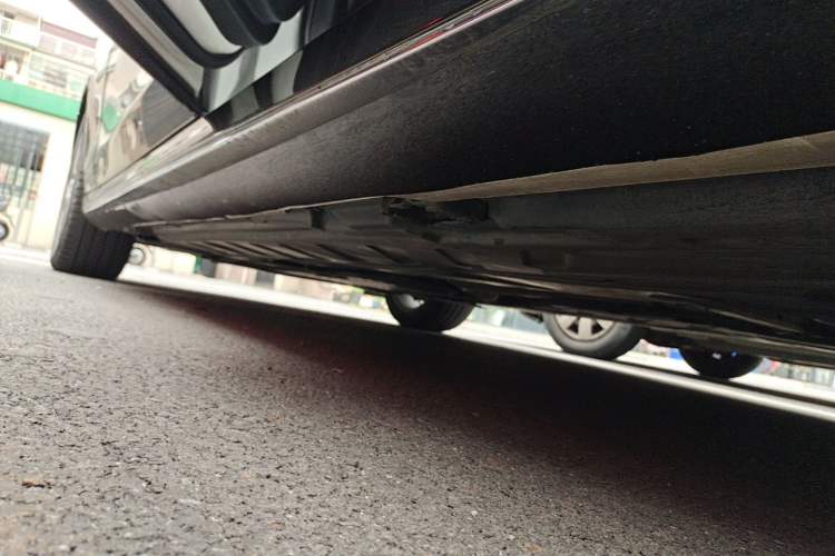 Used Mercedes-Benz E-Class 2017 E 300 L Sport Luxury Edition Left Side Sill