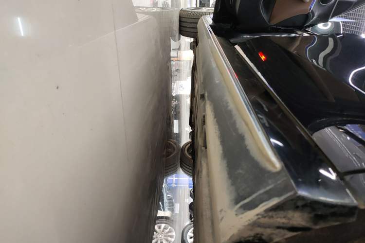 Used Mercedes-Benz E-Class 2017 E 320 L Sport 4MATIC Left Side Sill