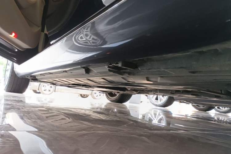 Used Mercedes-Benz E-Class 2017 E 300 L Luxury Model Left Side Sill
