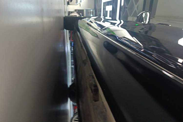 Used Mercedes-Benz E-Class 2017 E 300 L Luxury Model Left Side Sill