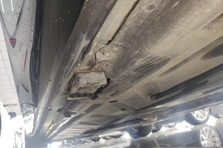 Used Mercedes-Benz E-Class 2017 E 300 L Luxury Model Left Side Sill