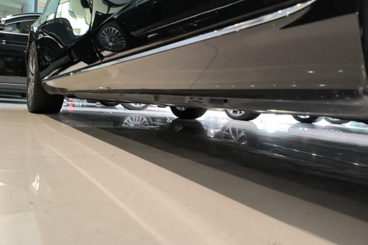 Used Mercedes-Benz E-Class 2017 E 300 L Luxury Model Left Side Sill