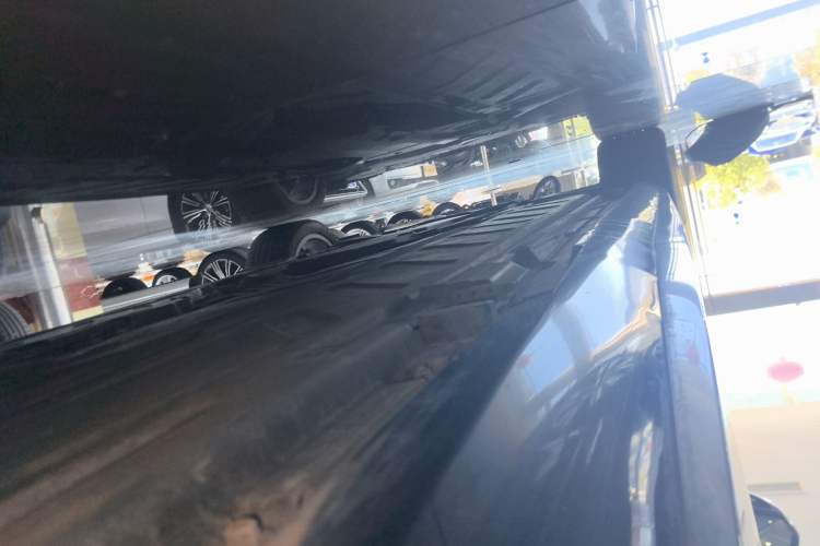 Used Mercedes-Benz E-Class 2017 E 300 L Sporty and Stylish Model Left Side Sill