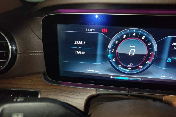Used Mercedes-Benz E-Class 2017 E 320 L 4MATIC Odometer Close Up