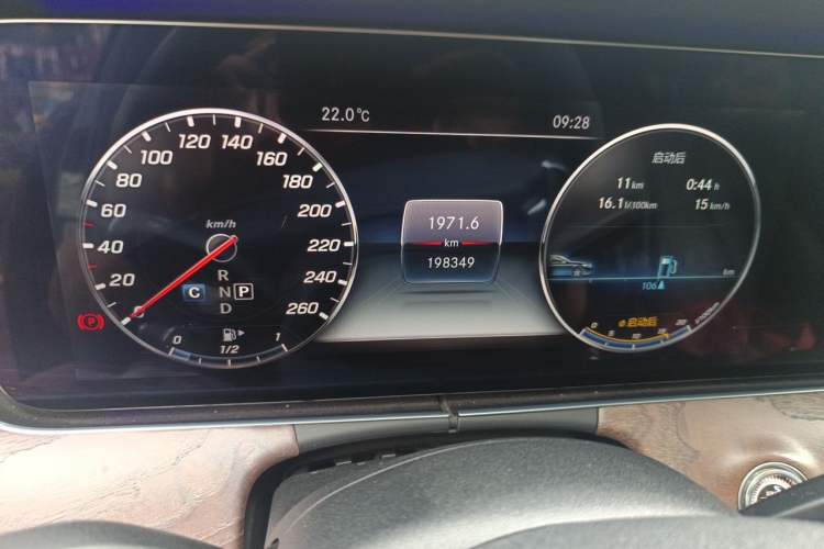 Used Mercedes-Benz E-Class 2017 E 320 L 4MATIC Odometer Close Up