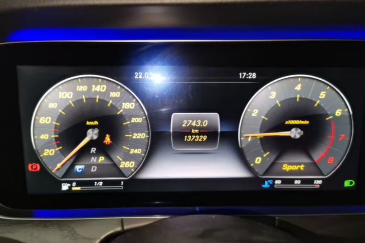 Used Mercedes-Benz E-Class 2017 E 200 L Sport 4MATIC Odometer Close Up