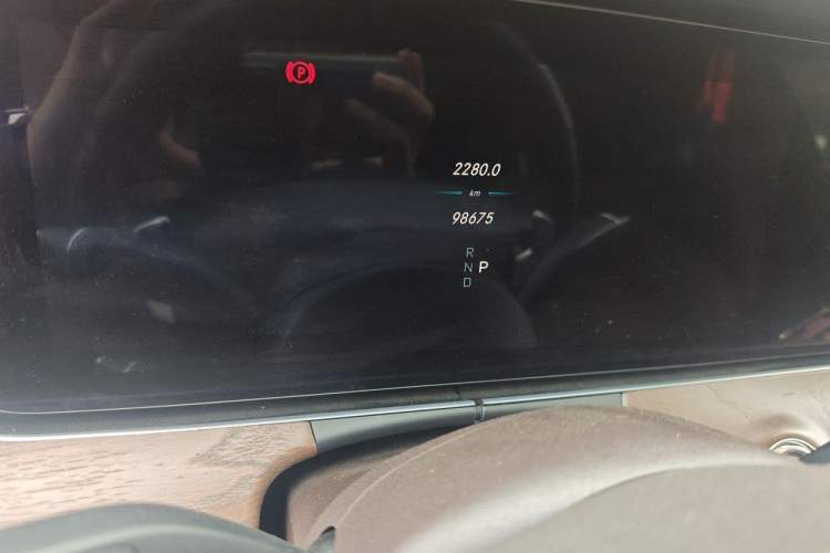 Used Mercedes-Benz E-Class 2017 E 300 L Luxury Model Odometer Close Up