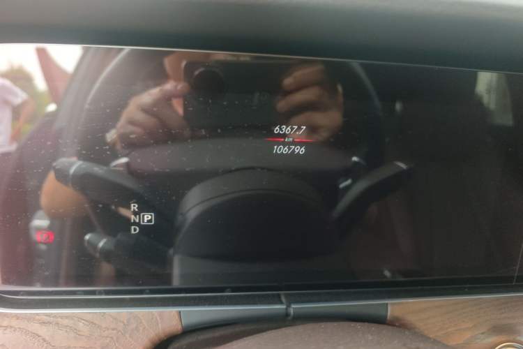 Used Mercedes-Benz E-Class 2017 E 300 L Luxury Model Odometer Close Up