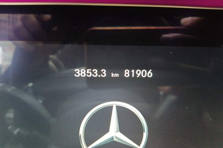Used Mercedes-Benz E-Class 2017 E 200 L Sport 4MATIC Odometer Close Up