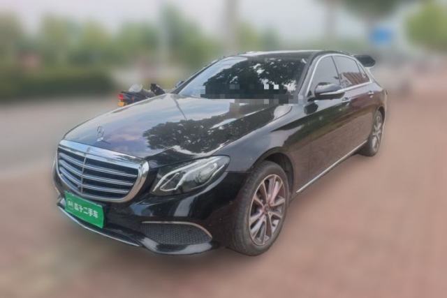 Ojetý Mercedes-Benz E-Class 2017 E 300 L Luxury Model