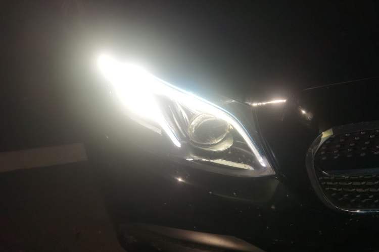 Used Mercedes-Benz E-Class 2017 E 300 L Sport Luxury Edition Right Front Headlight