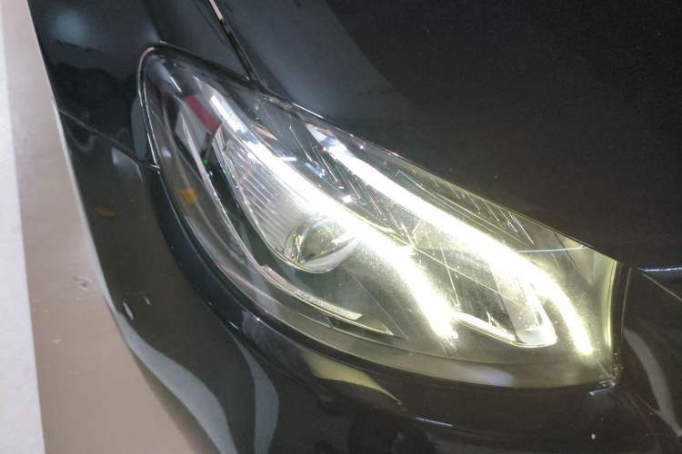 Used Mercedes-Benz E-Class 2017 E 300 L Sport Luxury Edition Right Front Headlight