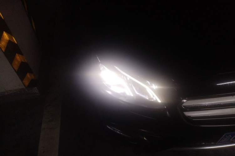 Used Mercedes-Benz E-Class 2017 E 200 L 4MATIC Right Front Headlight