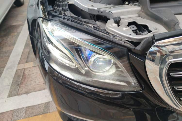 Used Mercedes-Benz E-Class 2017 E 300 L Luxury Model Right Front Headlight