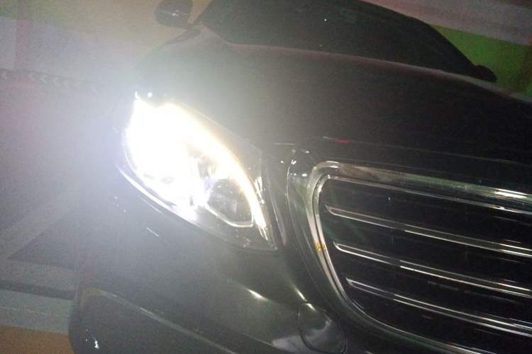 Used Mercedes-Benz E-Class 2017 E 300 L Sport Luxury Edition Right Front Headlight
