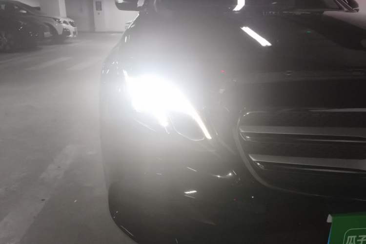 Used Mercedes-Benz E-Class 2017 E 300 L Sporty and Stylish Model Right Front Headlight