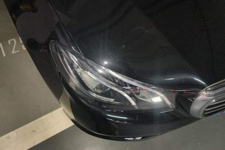 Used Mercedes-Benz E-Class 2017 E 300 L Sporty and Stylish Model Right Front Headlight