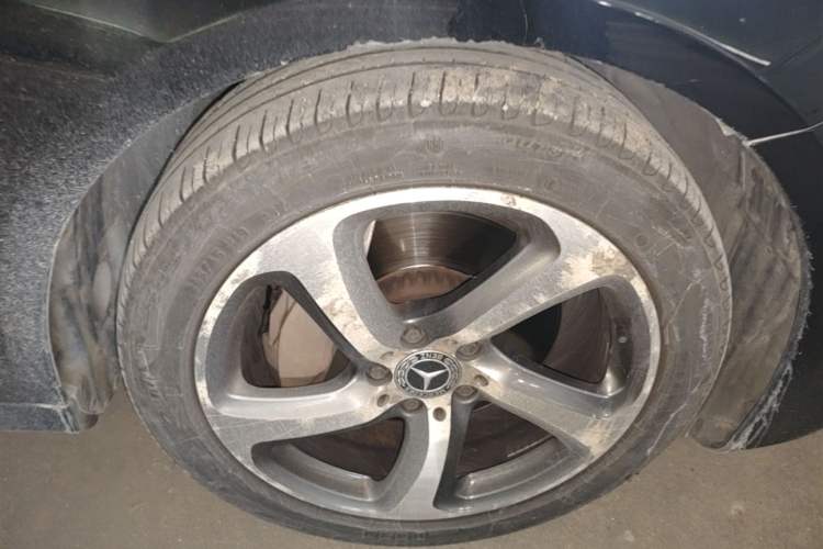 Used Mercedes-Benz E-Class 2017 E 300 L Sporty and Stylish Model Right Front Wheel Hub