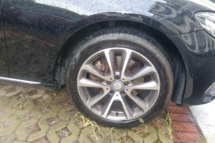 Used Mercedes-Benz E-Class 2017 E 200 L 4MATIC Right Front Wheel Hub