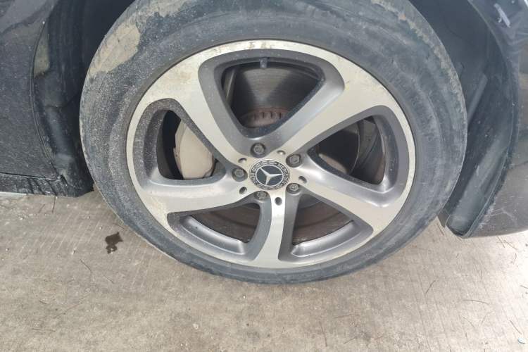 Used Mercedes-Benz E-Class 2017 E 300 L Sporty and Stylish Model Right Front Wheel Hub