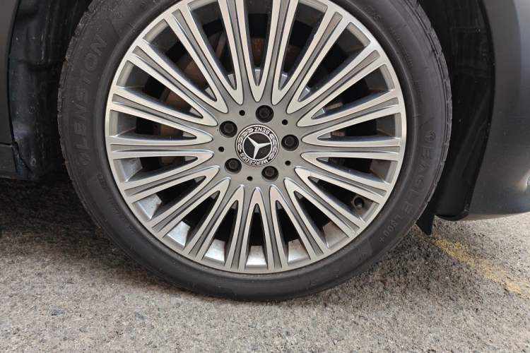 Used Mercedes-Benz E-Class 2017 E 300 L Sport Luxury Edition Right Front Wheel Hub
