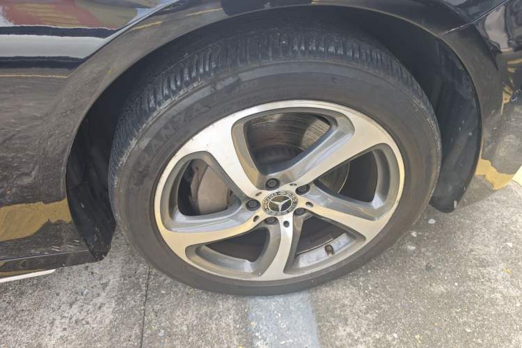 Used Mercedes-Benz E-Class 2017 E 300 L Sporty and Stylish Model Right Front Wheel Hub