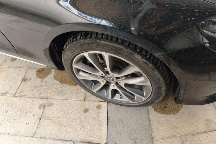 Used Mercedes-Benz E-Class 2017 E 200 L 4MATIC Right Front Wheel Hub