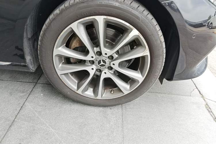 Used Mercedes-Benz E-Class 2017 E 200 L 4MATIC Right Front Wheel Hub
