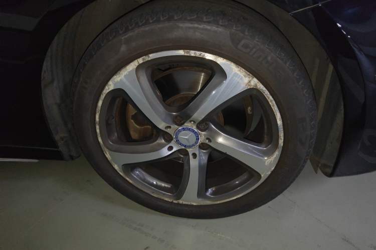 Used Mercedes-Benz E-Class 2017 E 200 L Sport 4MATIC Right Front Wheel Hub