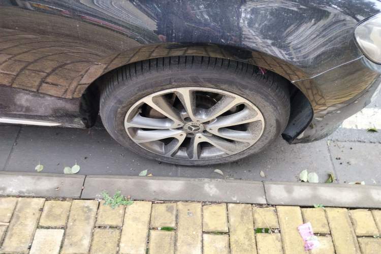 Used Mercedes-Benz E-Class 2017 E 300 L Luxury Model Right Front Wheel Hub