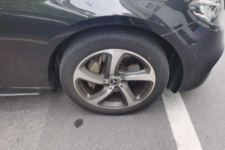 Used Mercedes-Benz E-Class 2017 E 300 L Sport Luxury Edition Right Front Wheel Hub