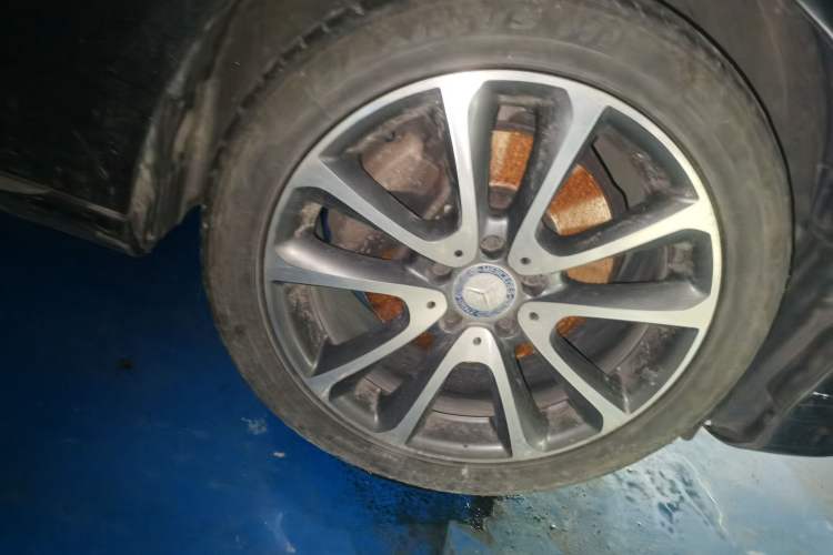 Used Mercedes-Benz E-Class 2017 E 200 L 4MATIC Right Front Wheel Hub