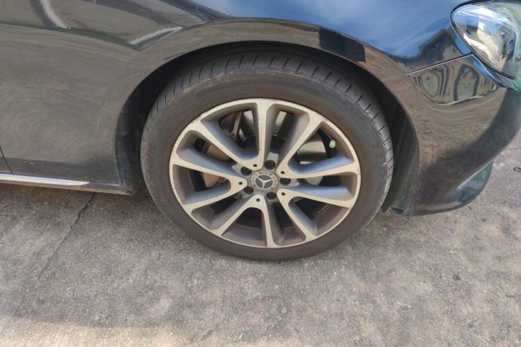 Used Mercedes-Benz E-Class 2017 E 300 L Luxury Model Right Front Wheel Hub