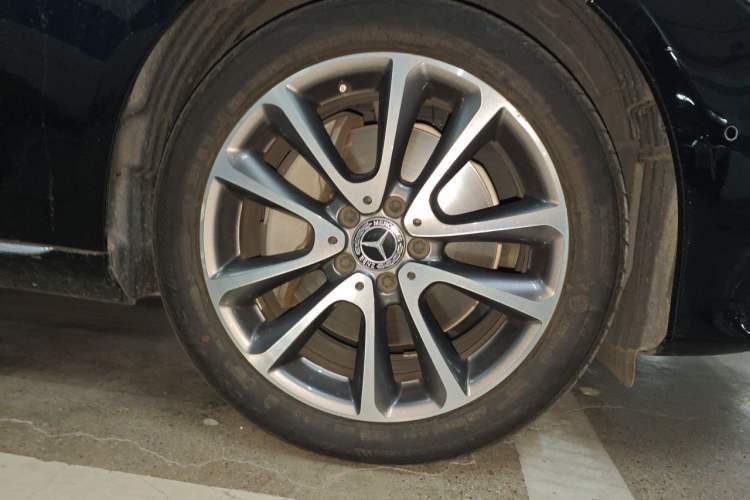 Used Mercedes-Benz E-Class 2017 E 300 L Luxury Model Right Front Wheel Hub