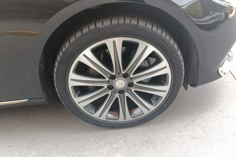 Used Mercedes-Benz E-Class 2017 E 300 L Luxury Model Right Front Wheel Hub